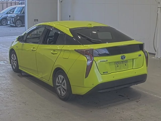 Toyota Prius  с аукциона в Японии
