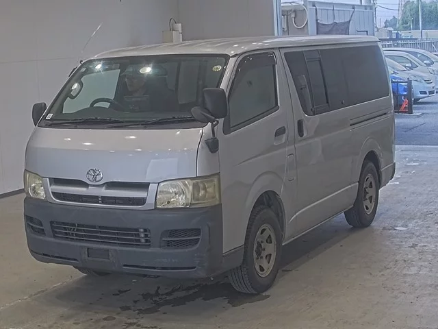 Toyota RegiusAce  с аукциона в Японии