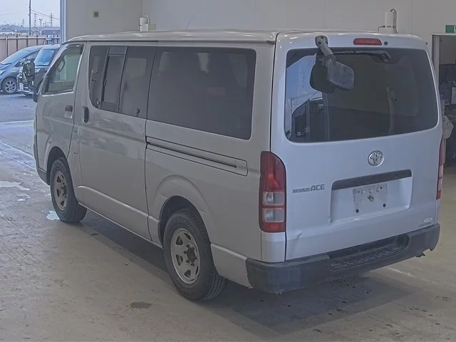 Toyota RegiusAce  с аукциона в Японии