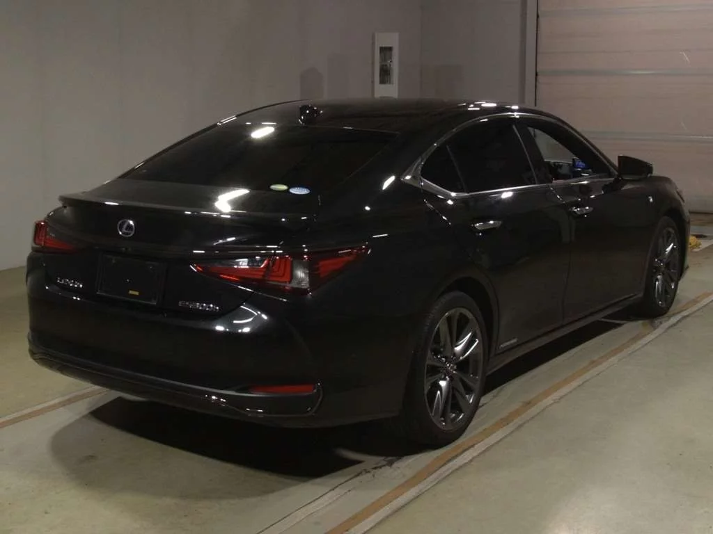 Lexus ES300h  с аукциона в Японии