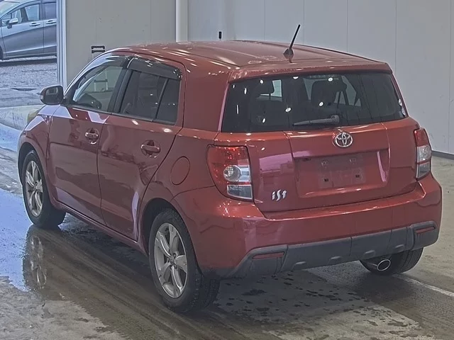 Toyota Ist  с аукциона в Японии