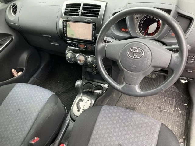 Toyota Ist  с аукциона в Японии