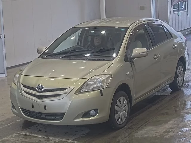 Toyota Belta  с аукциона в Японии