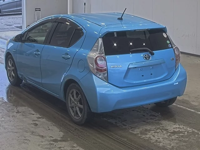 Toyota Aqua  с аукциона в Японии