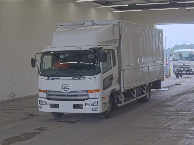 Nissan UD  с аукциона в Японии