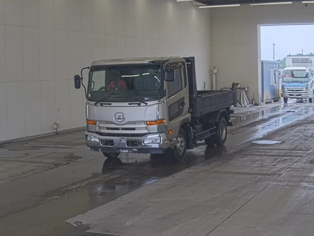 Nissan UD  с аукциона в Японии