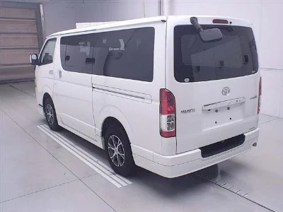 TOYOTA HIACE