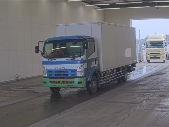 Isuzu Forward  с аукциона в Японии