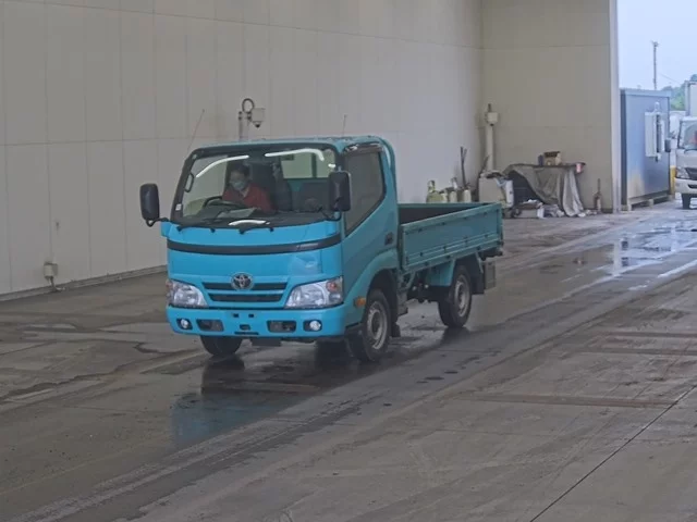 Toyota Dyna  с аукциона в Японии