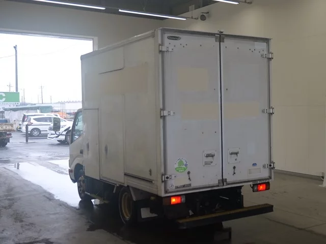 Toyota Dyna  с аукциона в Японии