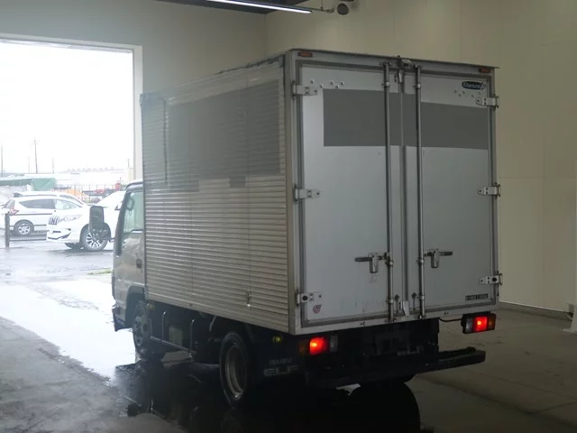 Isuzu Elf  с аукциона в Японии