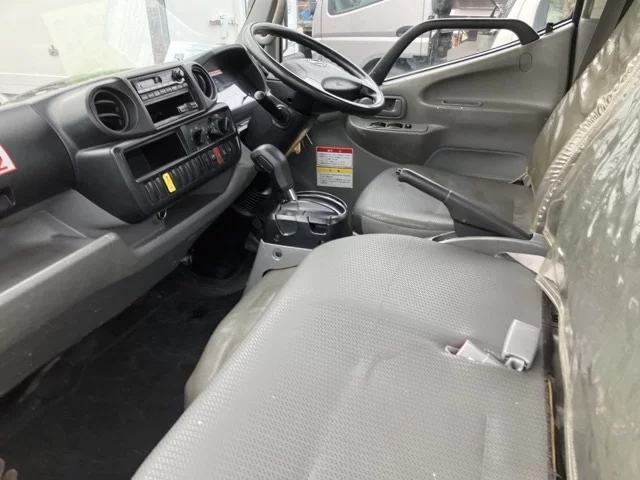 Hino Dutro  с аукциона в Японии