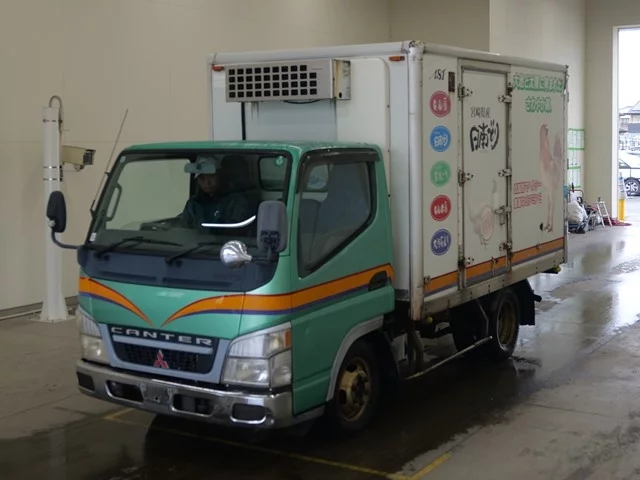 Mitsubishi Fuso Canter  с аукциона в Японии
