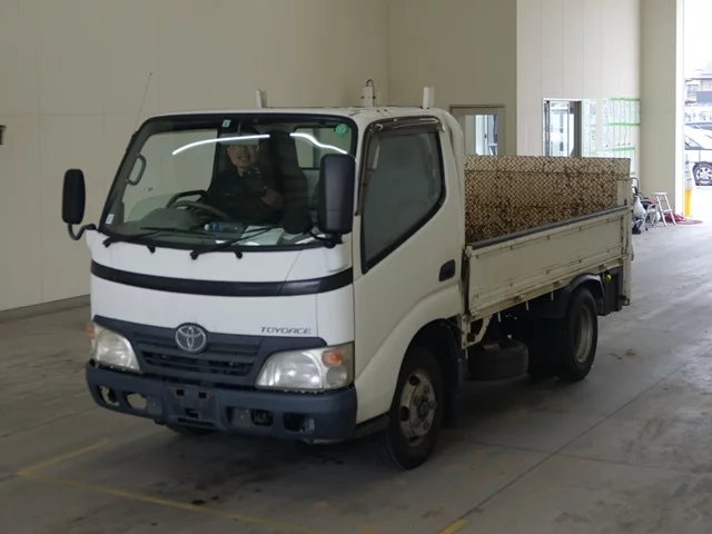 Toyota ToyoAce  с аукциона в Японии