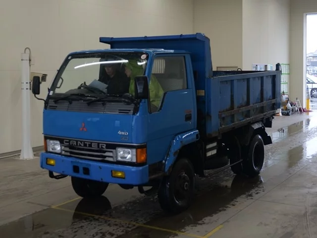 Mitsubishi Fuso Canter  с аукциона в Японии