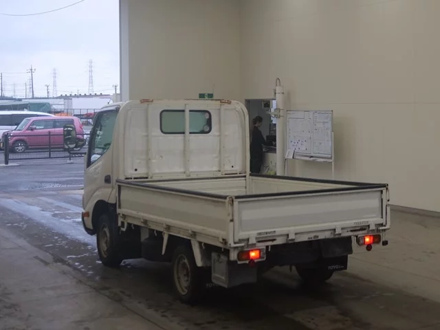 Toyota Dyna  с аукциона в Японии