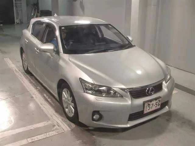 Lexus CT200h  с аукциона в Японии