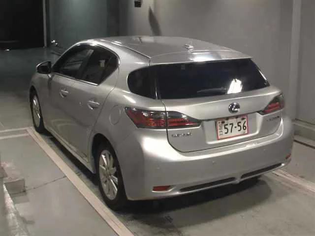 Lexus CT200h  с аукциона в Японии