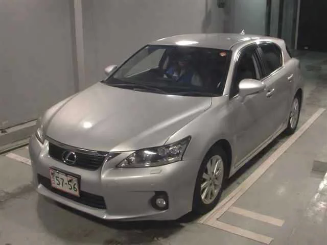 Lexus CT200h  с аукциона в Японии