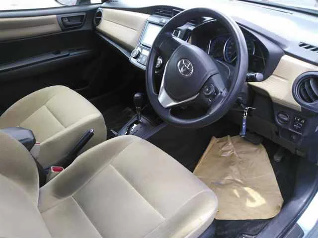 Toyota Corolla Axio  с аукциона в Японии