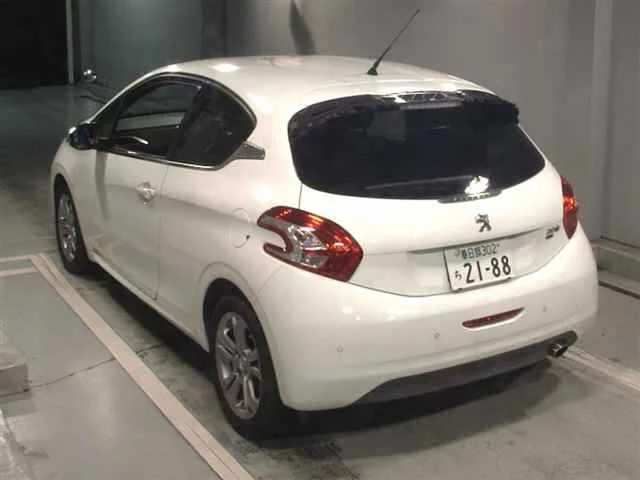 Peugeot 208  с аукциона в Японии