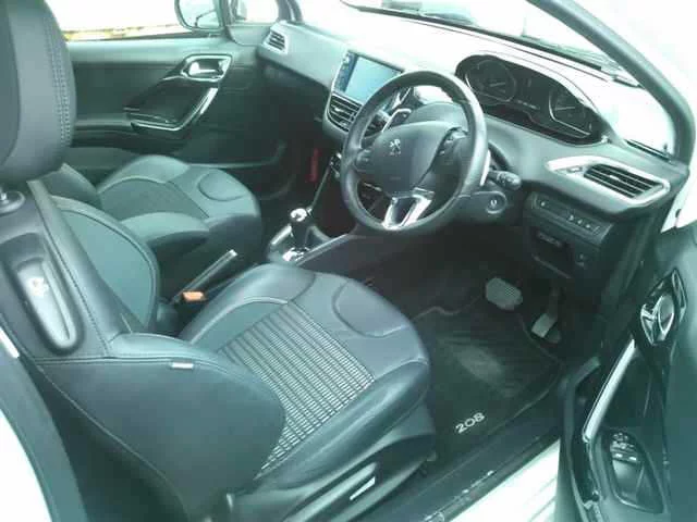 Peugeot 208  с аукциона в Японии