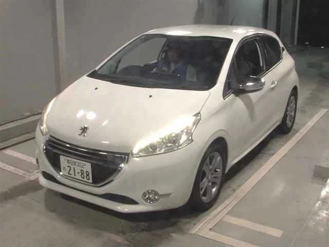 Peugeot 208  с аукциона в Японии