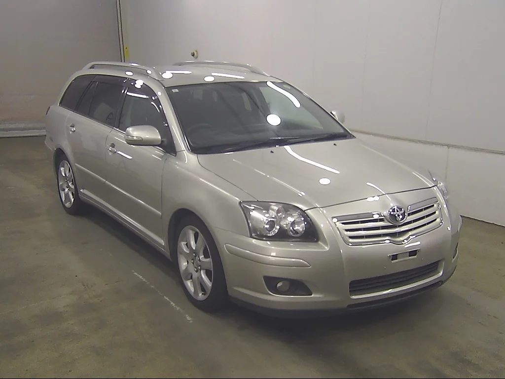 Toyota Avensis  с аукциона в Японии