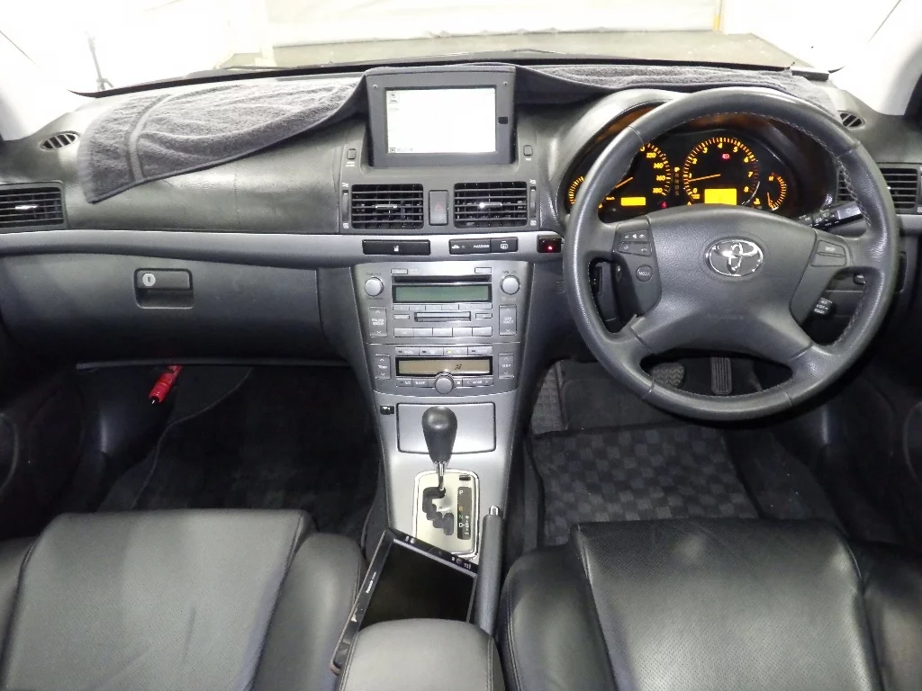 Toyota Avensis  с аукциона в Японии
