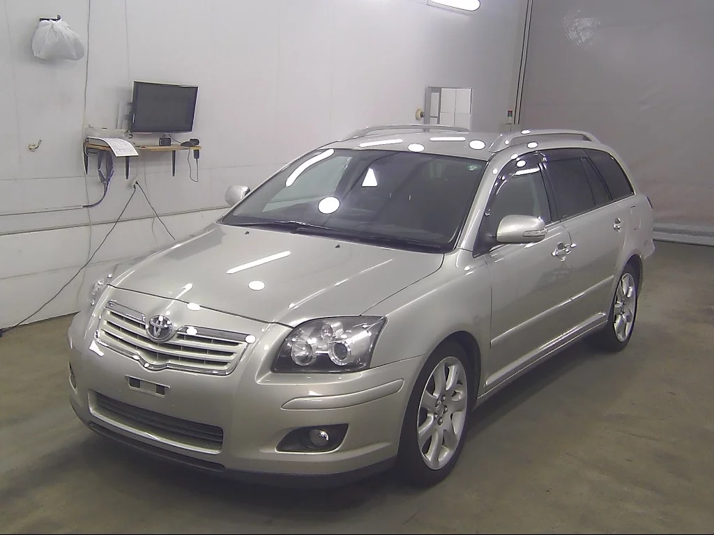 Toyota Avensis  с аукциона в Японии