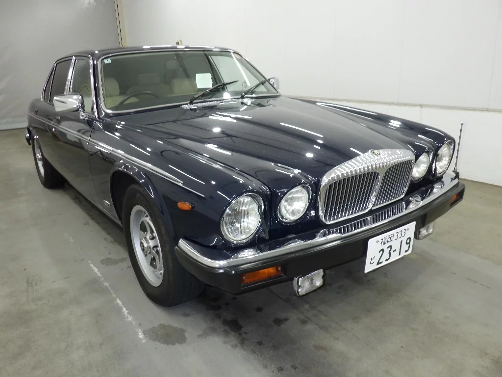 Daimler DAIMLER  с аукциона в Японии