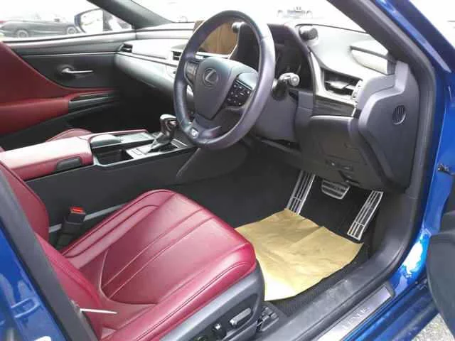 Lexus ES300h  с аукциона в Японии