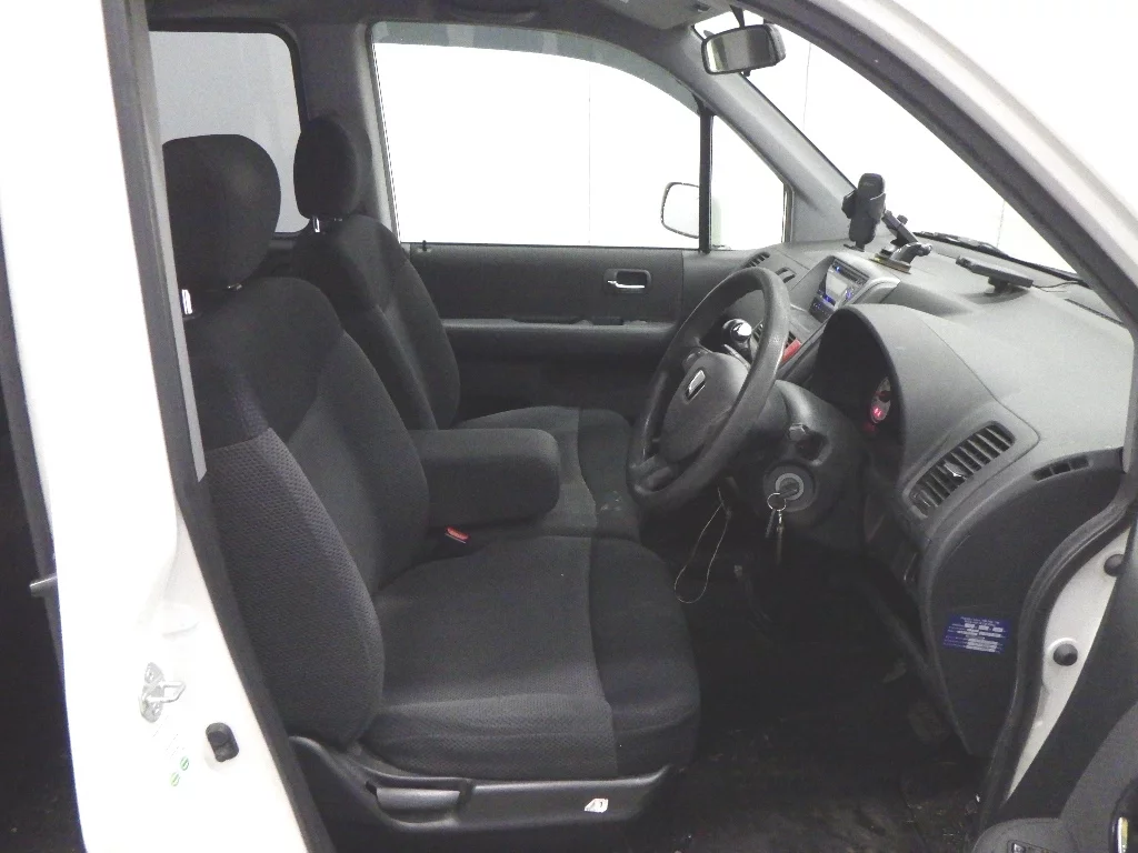 Honda Mobilio Spike  с аукциона в Японии