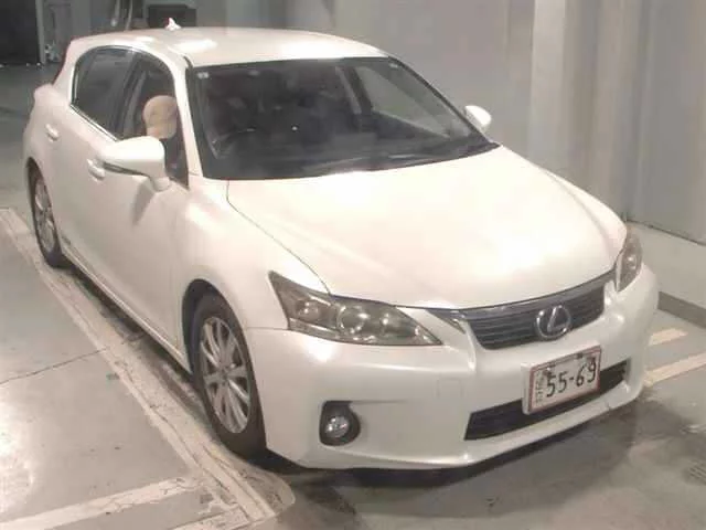 Lexus CT200h  с аукциона в Японии