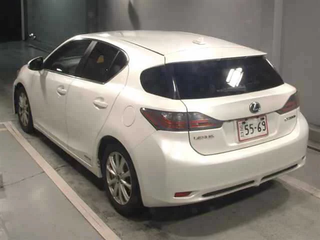 Lexus CT200h  с аукциона в Японии