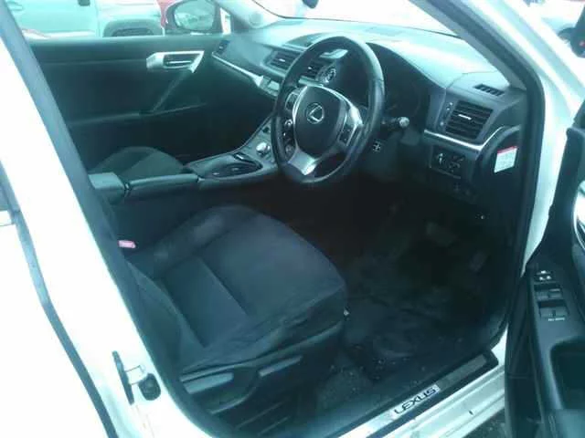 Lexus CT200h  с аукциона в Японии