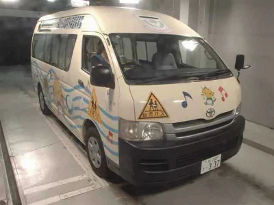 TOYOTA REGIUS VAN