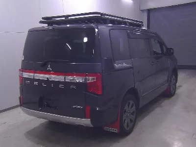 Mitsubishi Delica D:5