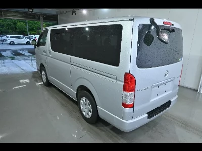 TOYOTA REGIUS VAN