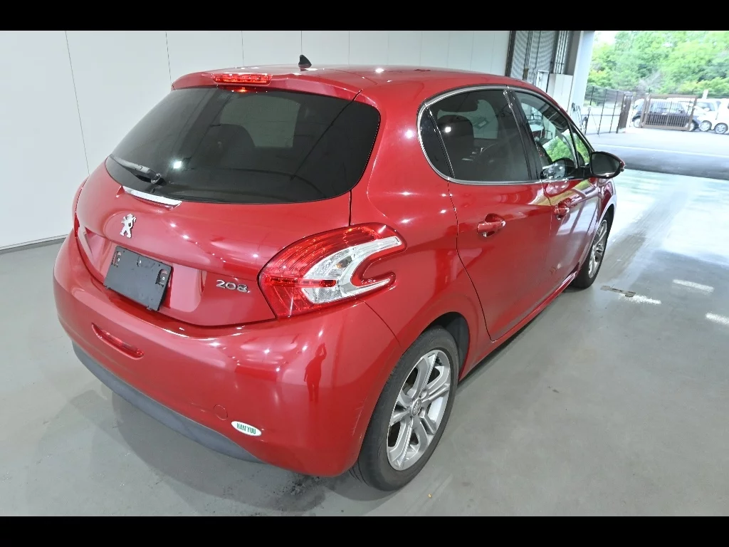 Peugeot 208  с аукциона в Японии