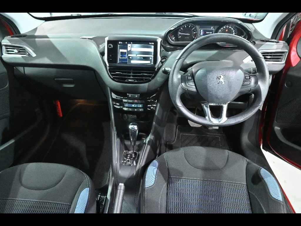 Peugeot 208  с аукциона в Японии
