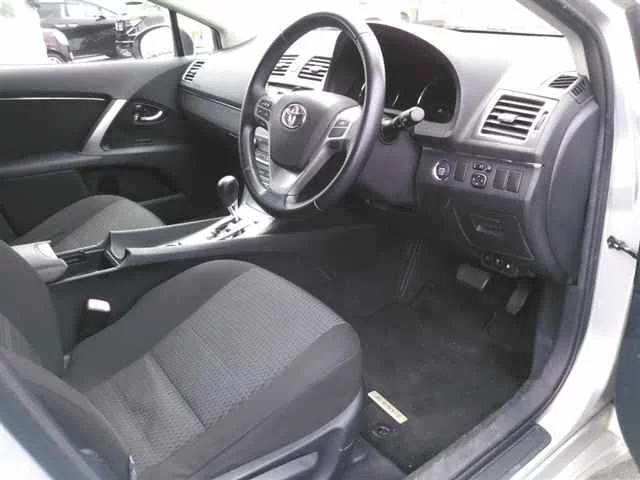 Toyota Avensis  с аукциона в Японии