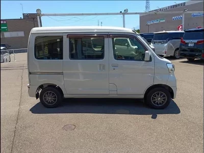 TOYOTA PIXIS VAN