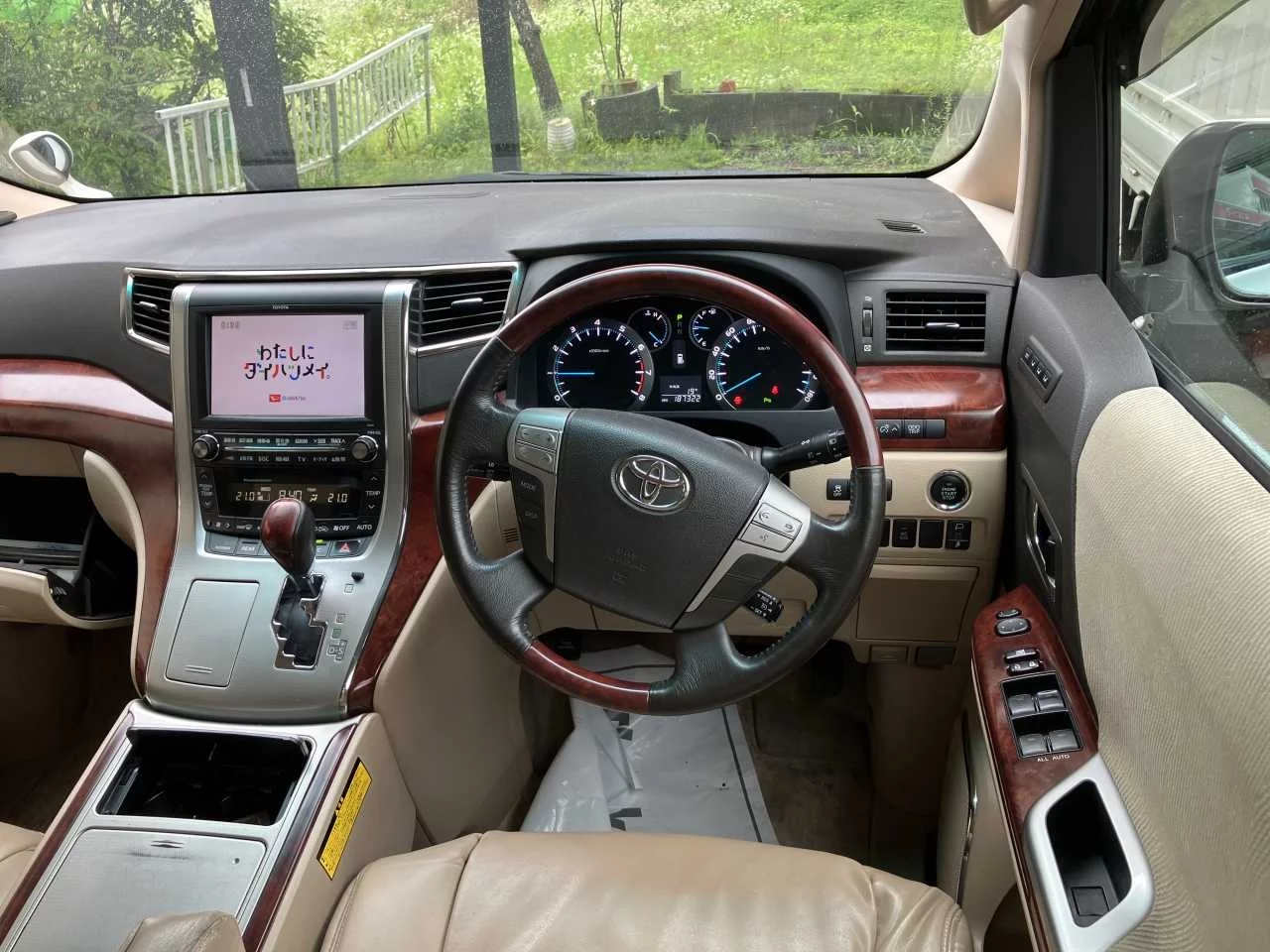 Toyota Vellfire  с аукциона в Японии