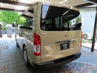 TOYOTA HIACE VAN