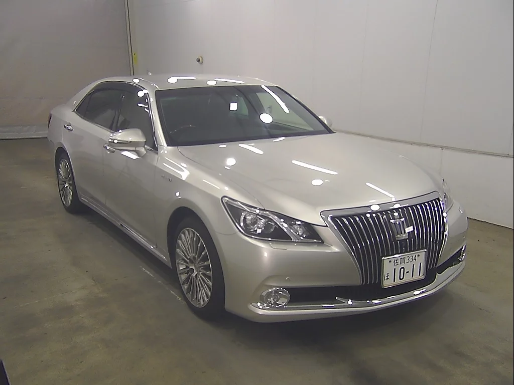 Toyota CROWN MAJESTA  с аукциона в Японии