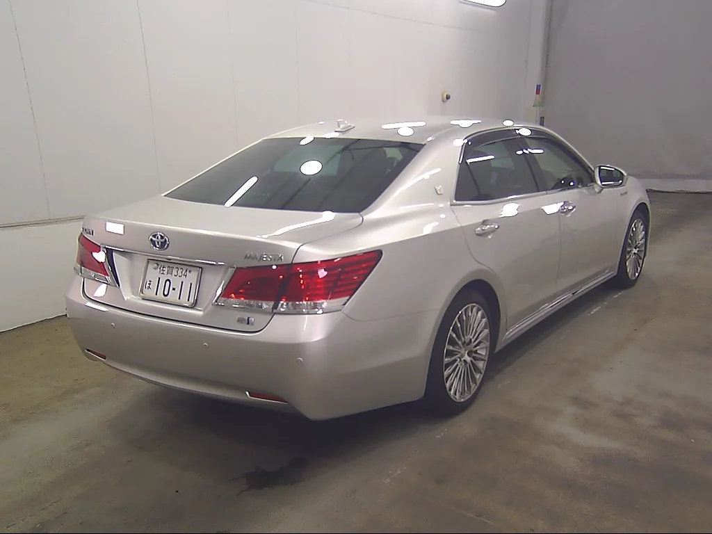 Toyota CROWN MAJESTA  с аукциона в Японии