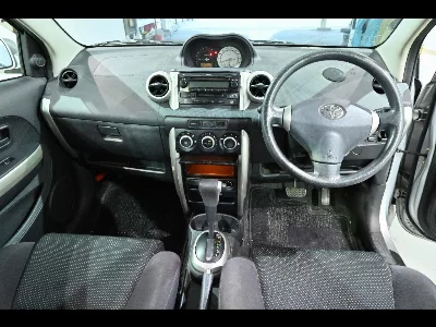 TOYOTA IST