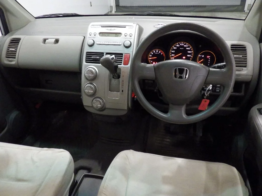 Honda Mobilio  с аукциона в Японии