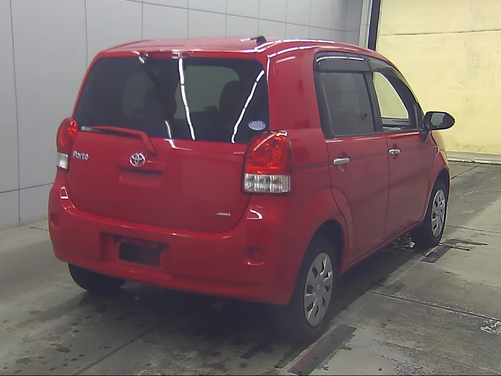 Toyota Porte  с аукциона в Японии